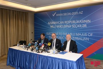  Fransalı senatorlar: “Seçkilər müsbət məcrada keçib”