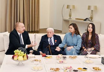 Prezident İlham Əliyev Əlibaba Məmmədova “Şərəf” ordenini təqdim edib - YENİLƏNİB