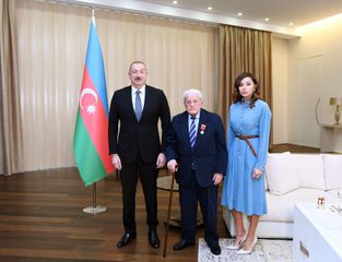 Prezident İlham Əliyev Əlibaba Məmmədova “Şərəf” ordenini təqdim edib - YENİLƏNİB