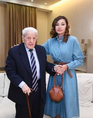 Prezident İlham Əliyev Əlibaba Məmmədova “Şərəf” ordenini təqdim edib - YENİLƏNİB