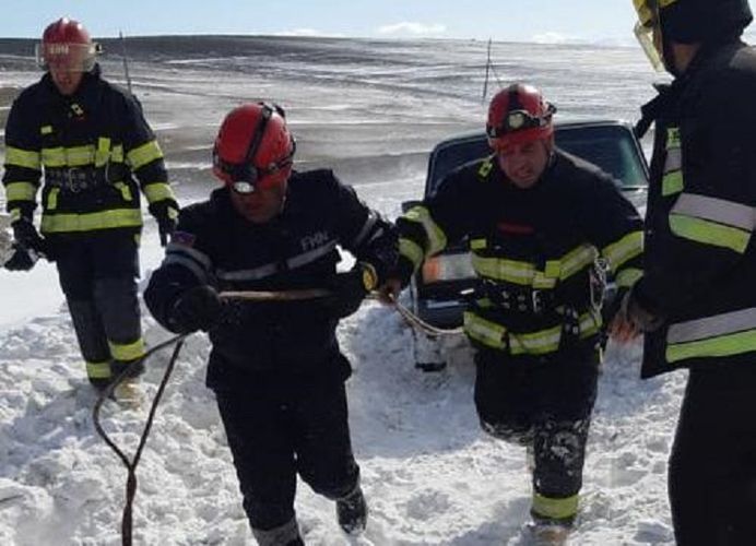В Шамкире спасены 5 человек, застрявшие на заснеженной дороге
