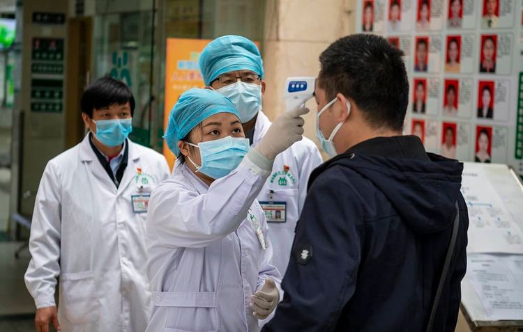 В Китае из-за коронавируса умерли 1368 человек - СМИ