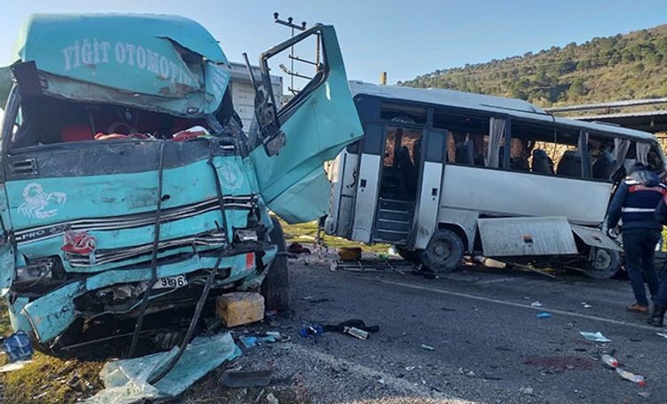 Türkiyədə yol qəzasında 4 nəfər ölüb, 8 nəfər yaralanıb