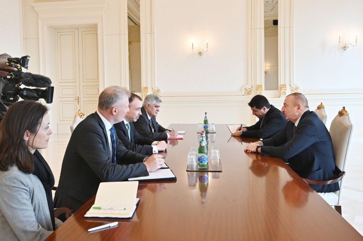 Президент Азербайджана принял делегацию во главе со спецпредставителем ЕС
