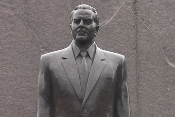 Siyavuş Novruzov  Heydər Əliyevin məzarını ziyarət edib