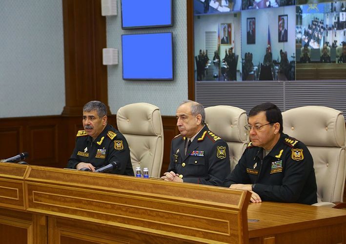 Министр обороны Азербайджана: В войсках учения и занятия должны проводиться в условиях, приближенных к реально боевым