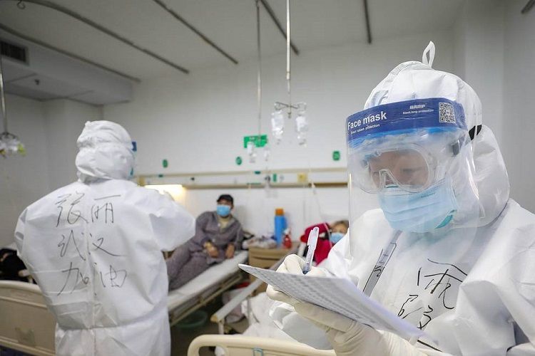 В Китае общее число жертв коронавируса выросло до 1 770 человек