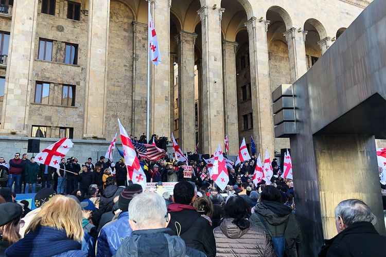 Оппозиция в Тбилиси проводит акцию протеста против назначения нового генпрокурора