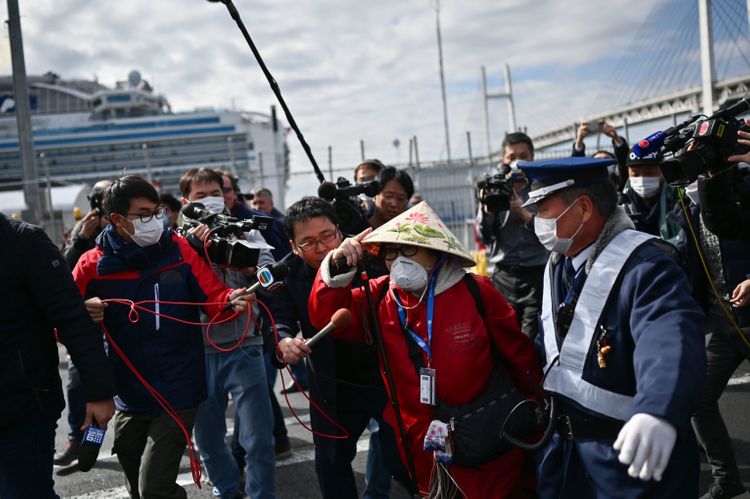 Two Russians leave Diamond Princess after quarantine ends in Japan