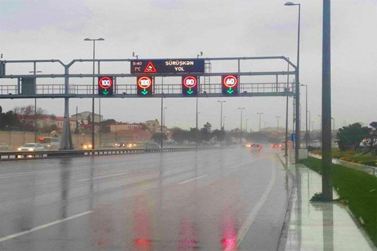 В Баку на автомагистралях в направлении аэропорта снижен предел скорости