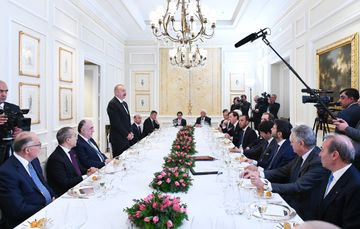 Prezident İlham Əliyev İtaliyanın ən iri şirkətlərinin rəhbərləri ilə birgə işçi nahar edib - YENİLƏNİB