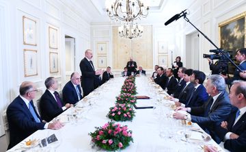 Prezident İlham Əliyev İtaliyanın ən iri şirkətlərinin rəhbərləri ilə birgə işçi nahar edib - YENİLƏNİB