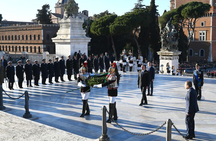 Президент Ильхам Алиев посетил в Риме памятник неизвестному солдату - ФОТО