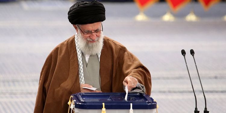 İranın Ali rəhbəri parlament seçkilərində səs verib