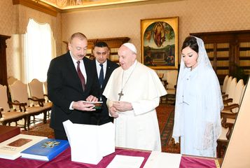 Prezident İlham Əliyev Vatikanda Papa Fransisk ilə görüşüb - YENİLƏNİB