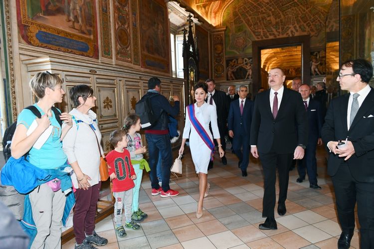President Ilham Aliyev and first lady Mehriban Aliyeva viewed Sistine Chapel and St. Peter