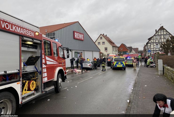 Свыше 30 человек пострадали в Германии из-за наезда автомобиля в толпу - ОБНОВЛЕНО