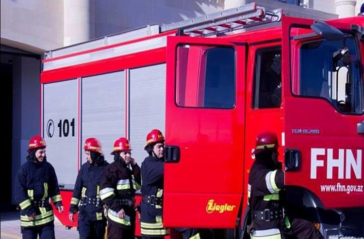 Пожар в жилом здании в Баку потушен - ОБНОВЛЕНО