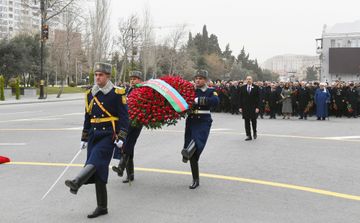 Azərbaycan Prezidenti İlham Əliyev Xocalı abidəsini ziyarət edib - YENİLƏNİB