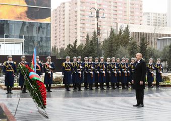Azərbaycan Prezidenti İlham Əliyev Xocalı abidəsini ziyarət edib - YENİLƏNİB
