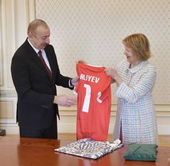 Prezident İlham Əliyev Böyük Britaniya Baş Nazirinin Azərbaycan üzrə ticarət elçisini qəbul edib - YENİLƏNİB