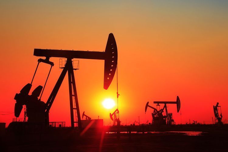 Oil prices decrease sharply