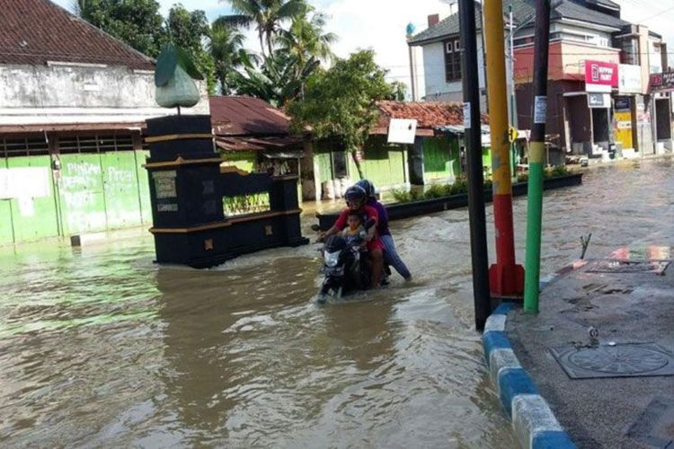 В Индонезии девять человек погибли в результате наводнений