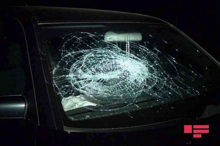 Bakının Sabunçu rayonunda avtomobil piyadanı vuraraq öldürüb