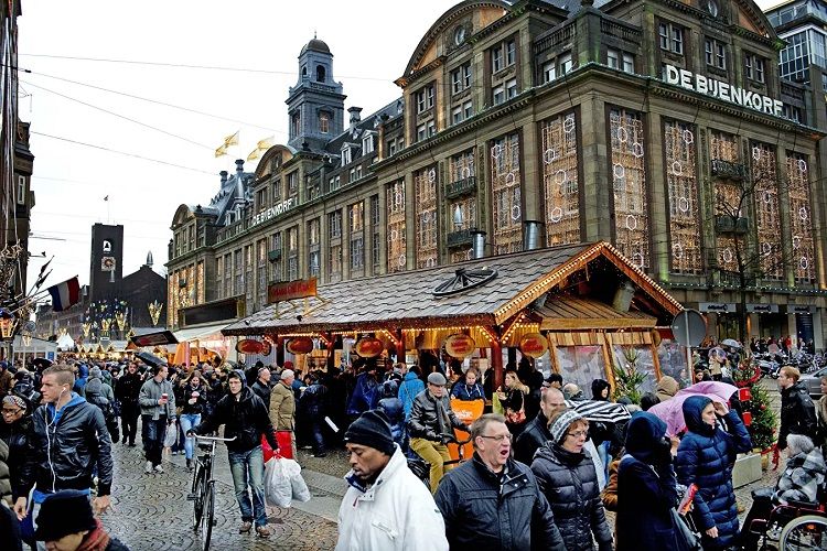 Amsterdam turistlər üçün yeni vergi tətbiq edib
