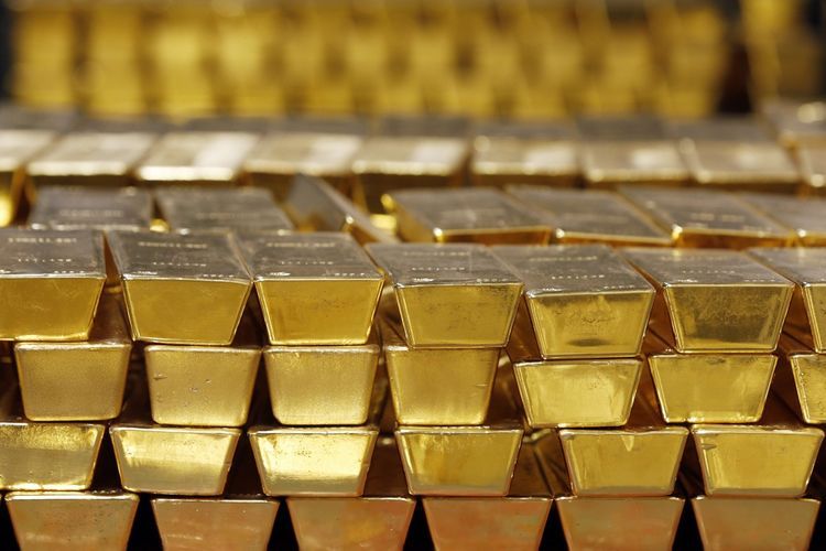 Gold surges to 7-year maximum