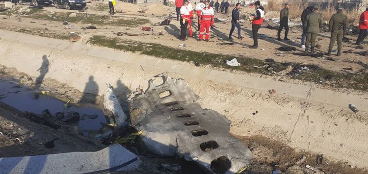 Спасатели обнаружили черный ящик разбившегося в Тегеране самолета