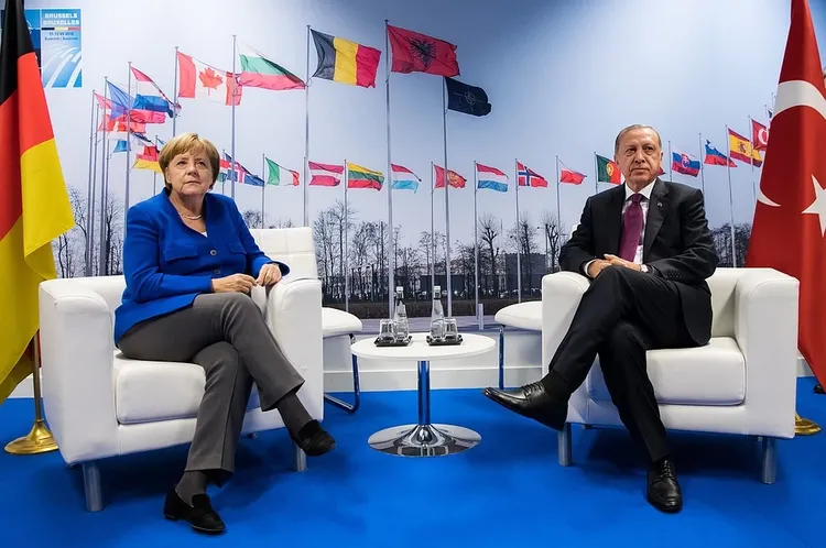 Эрдоган и Меркель провели телефонные переговоры