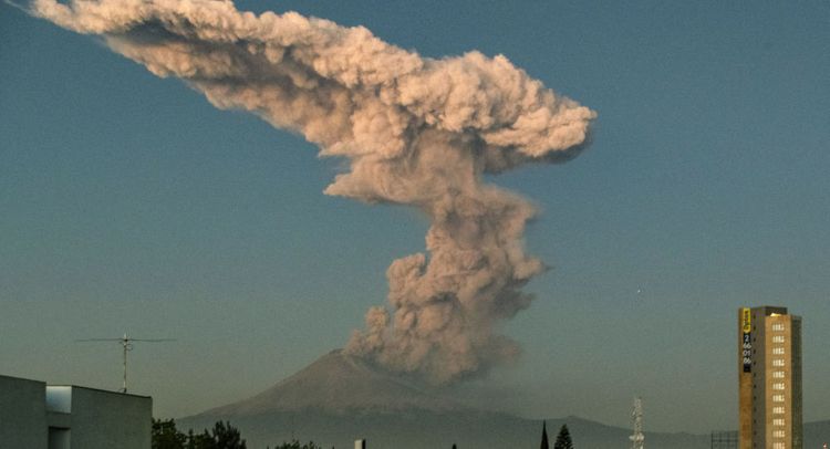 Mexican Volcano Popocatepetl spews fiery ash