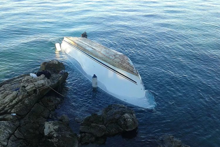 Yunanıstanda miqrantları daşıyan gəmi batıb, 12 nəfər ölüb