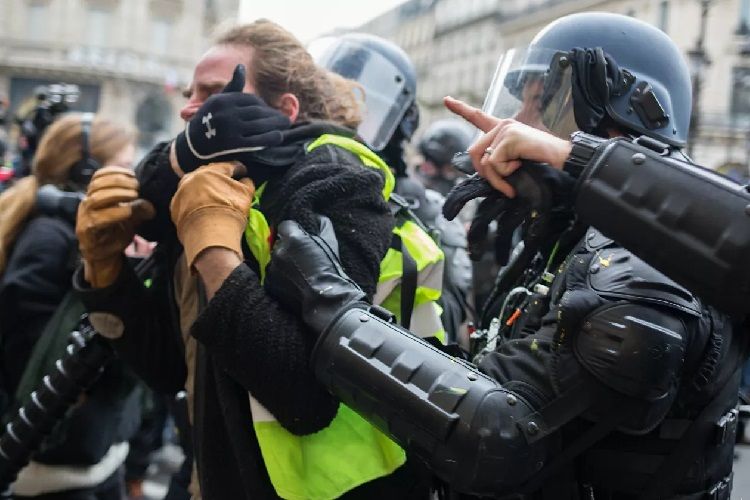 Parisdə etiraz aksiyaları zamanı saxlanılanların sayı 19-a çatıb