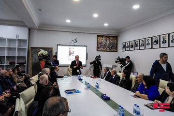 AMEA-da “Nəsimi ili”nin yekunlarına həsr olunan elmi sessiya keçirilib