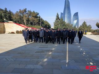 Ağsaqqallar Şurasının üzvləri Şəhidlər Xiyabanını ziyarət edib - FOTO