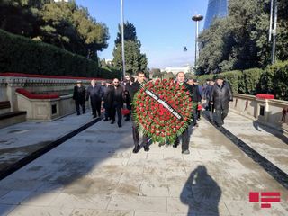 Ağsaqqallar Şurasının üzvləri Şəhidlər Xiyabanını ziyarət edib - FOTO