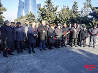 Ağsaqqallar Şurasının üzvləri Şəhidlər Xiyabanını ziyarət edib - FOTO