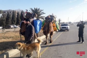 İranın cənubundan dəvə ilə səyahətə çıxan turist 9 ay sonra Gəncəyə çatıb - FOTO