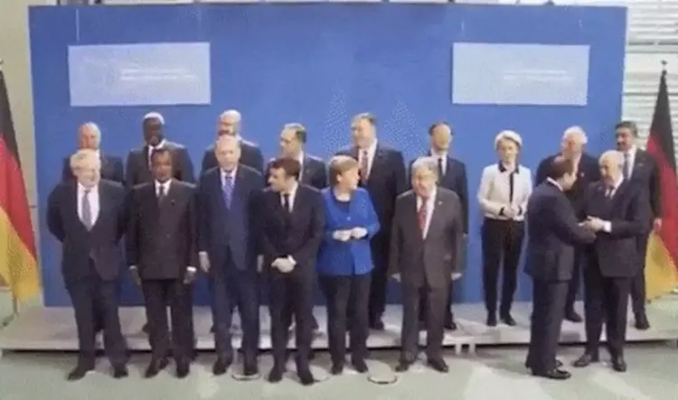 Макрон и Меркель «потеряли» Путина на саммите в Берлине - ВИДЕО