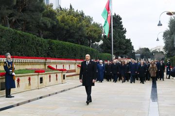  Azərbaycan Prezidenti Şəhidlər xiyabanını ziyarət edib