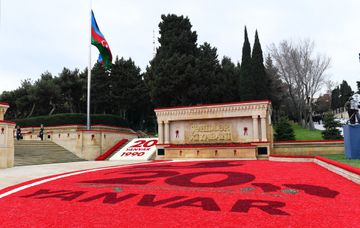  Azərbaycan Prezidenti Şəhidlər xiyabanını ziyarət edib