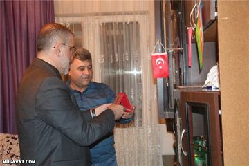 ® Rauf Arifoğlu 20 Yanvar qazilərini və şəhid ailələrini ziyarət etdi: Onlara Quran və bayraq hədiyyə etdi - FOTOLAR