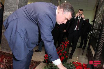 Polad Bülbüloğlu: "Azərbaycan heç bir halda 20 yanvar cinayətini müasir demokratik Rusiya ilə əlaqələndirmir"  - FOTO
