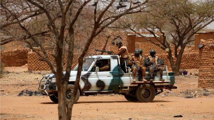 Burkina Fasoda naməlum silahlıların kəndə hücumu zamanı 20 nəfər öldürülüb