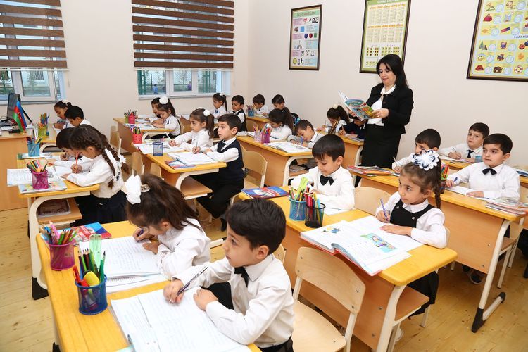 В Азербайджане временно приостанавливаются переводы учащихся