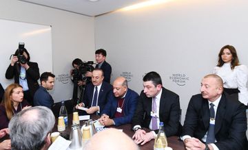 Prezident İlham Əliyev Dünya İqtisadi Forumu çərçivəsində keçirilən iclasda iştirak edib