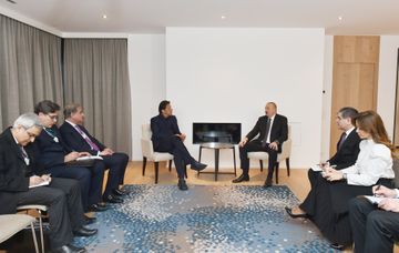 Prezident İlham Əliyev Davosda Pakistanın Baş Naziri ilə görüşüb