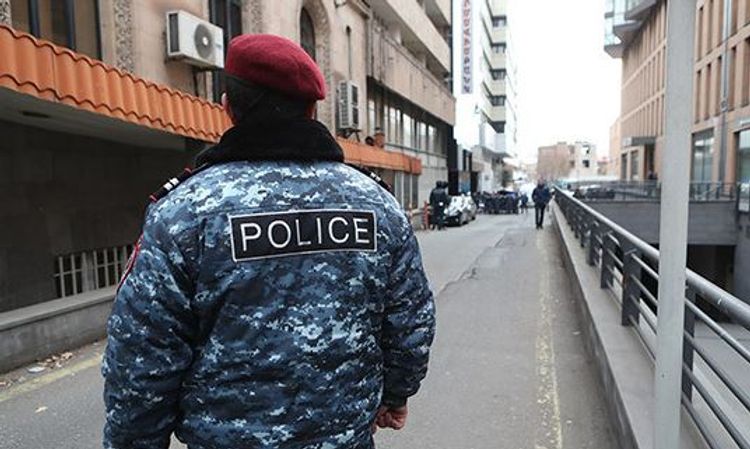 Hostages kept in Yerevan Erebuni Plaza hotel